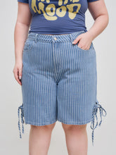 Denim Mid Rise Striped Knotted Pocket Knee Length Wide Leg Shorts Curve & Plus