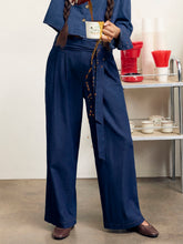 Stretch Denim Mid Rise Solid Pocket Jeans With Belt