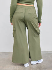 Mid Rise Pocket Flared Cargo Pants Curve & Plus