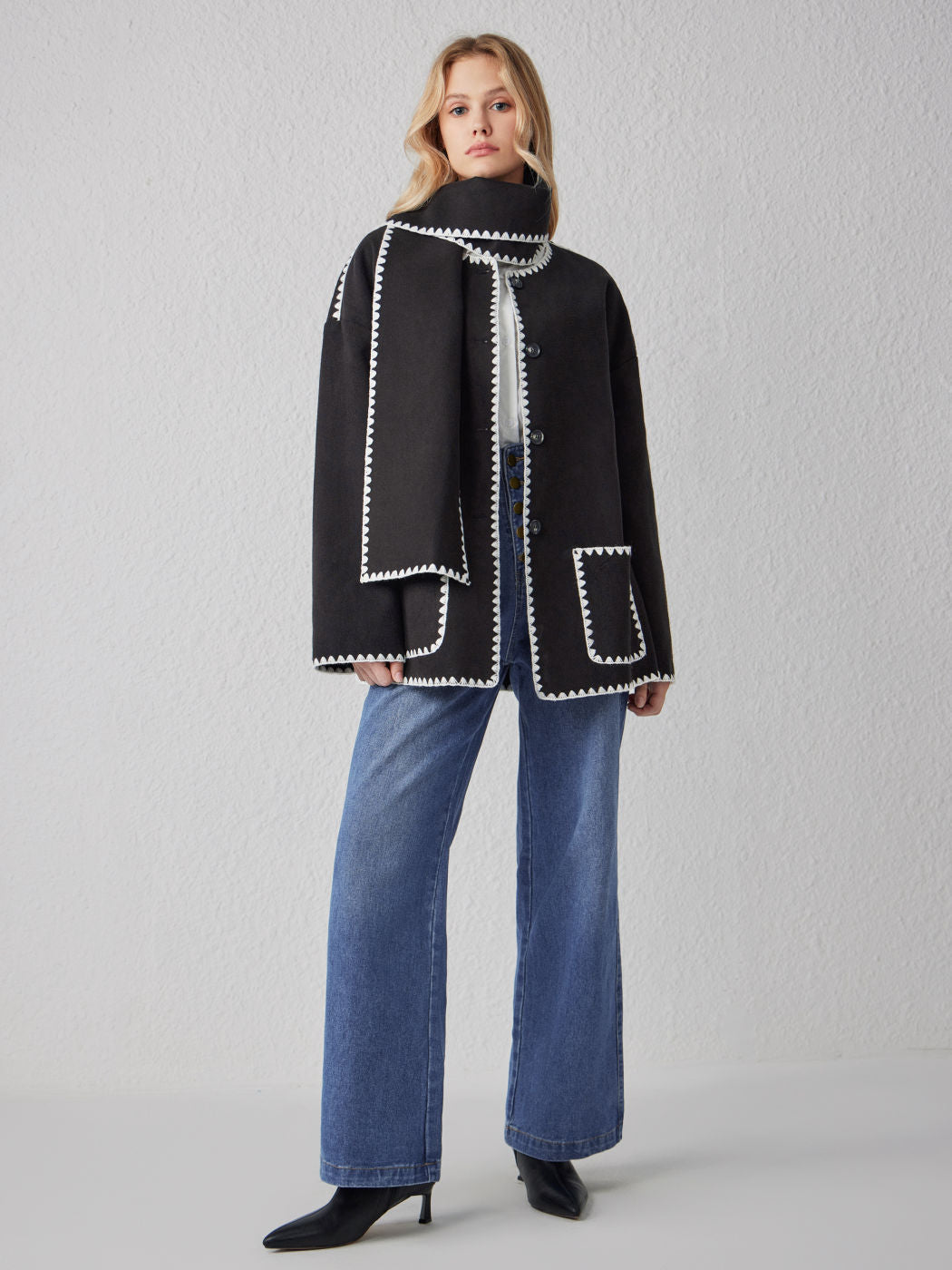 Contrasting Stitching Jacket With Scarf