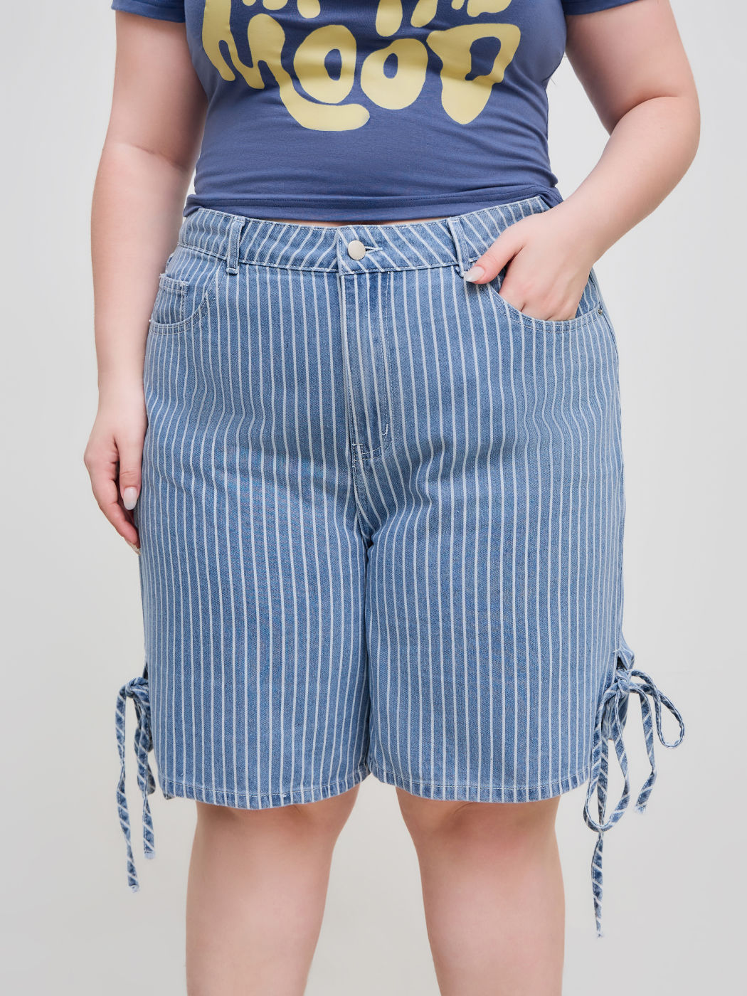 Denim Mid Rise Striped Knotted Pocket Knee Length Wide Leg Shorts Curve & Plus
