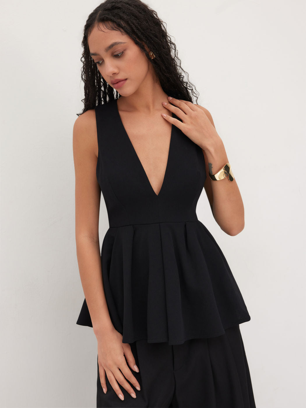 V-neck Ruffle Sleeveless Blouse