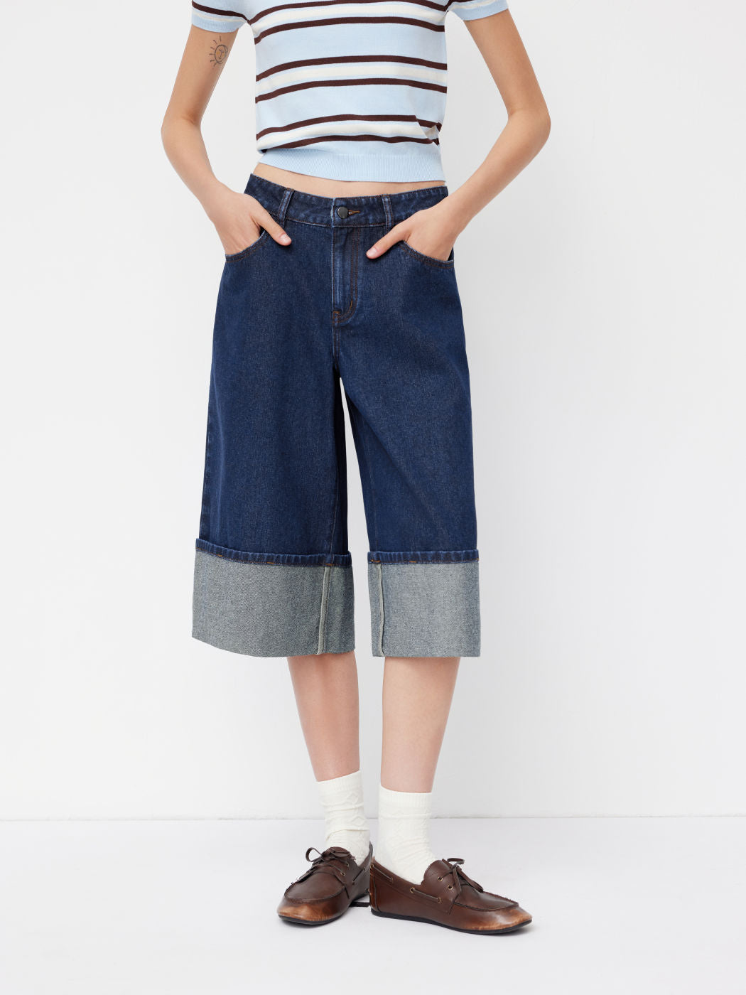 Cider Denim Low Rise Roll Hem Capri Jeans